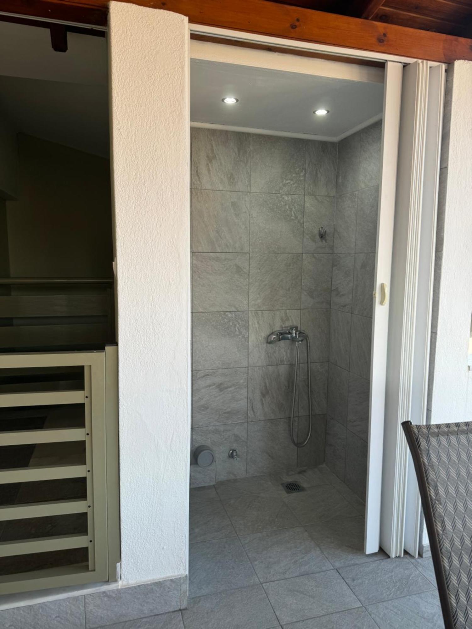 Private Modern Apartment Néa Ródha Exterior foto